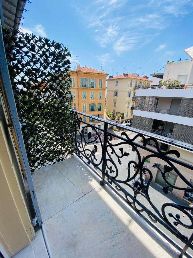 With Ac - 15 Min - 5 Min Bars Apartment
